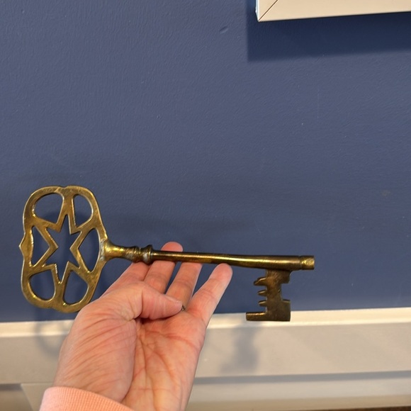 Vintage Mid Century Large Brass Skeleton Key Decor 9" - Picture 3 of 10